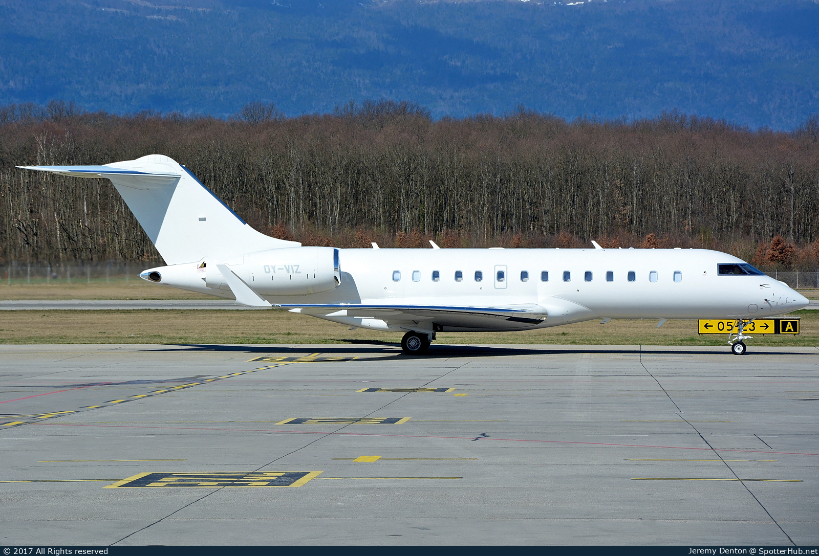 Photo of OY-VIZ - Bombardier Global 5000 operated by ExecuJet Scandinavia