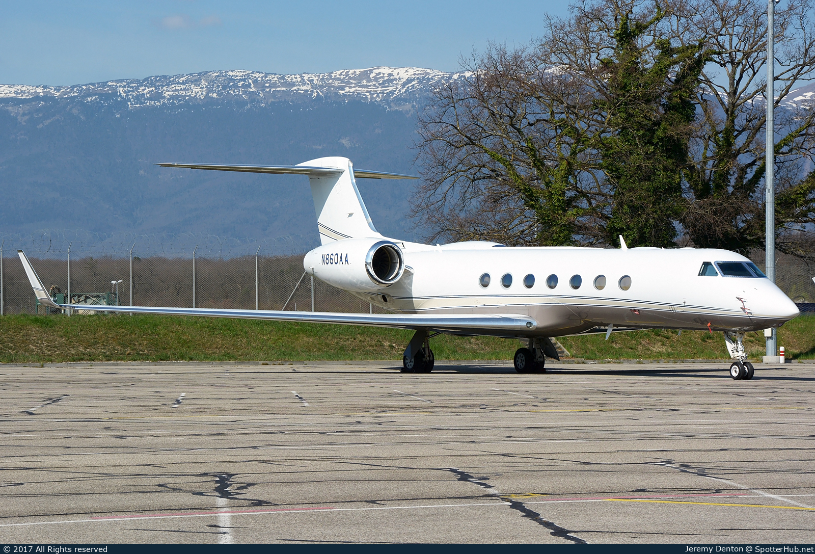 Photo of N860AA - Gulfstream GV-SP (G550) operated by Private