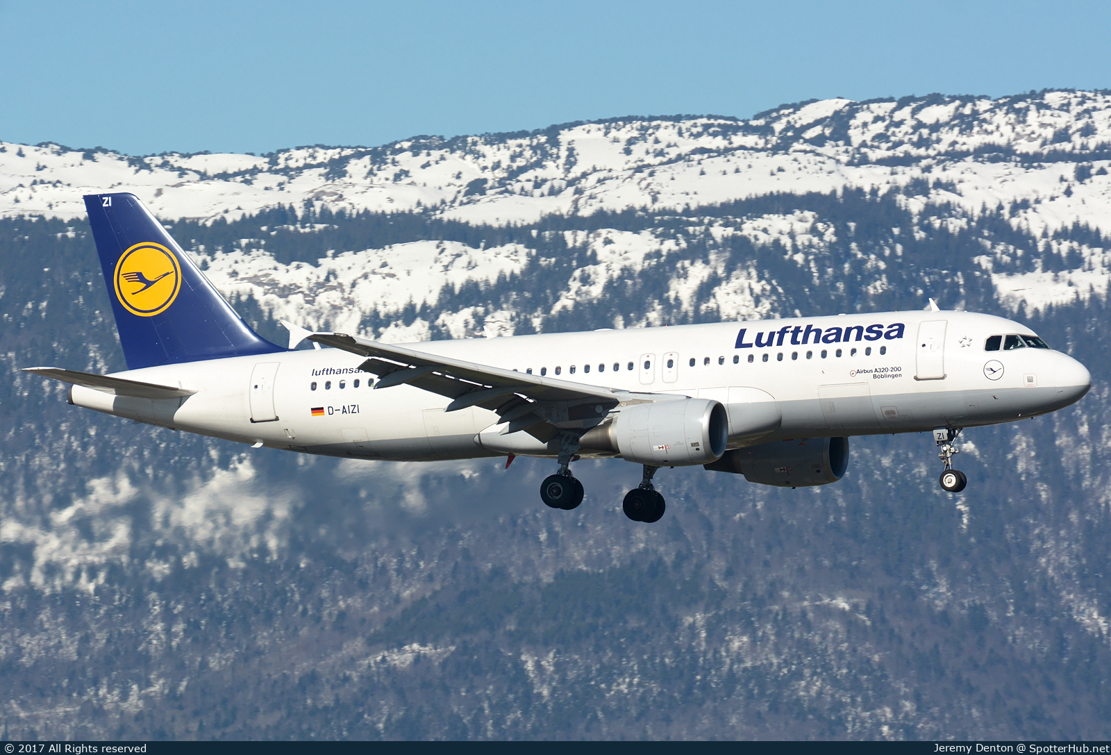 Photo of D-AIZI - Airbus A320-214 operated by Lufthansa