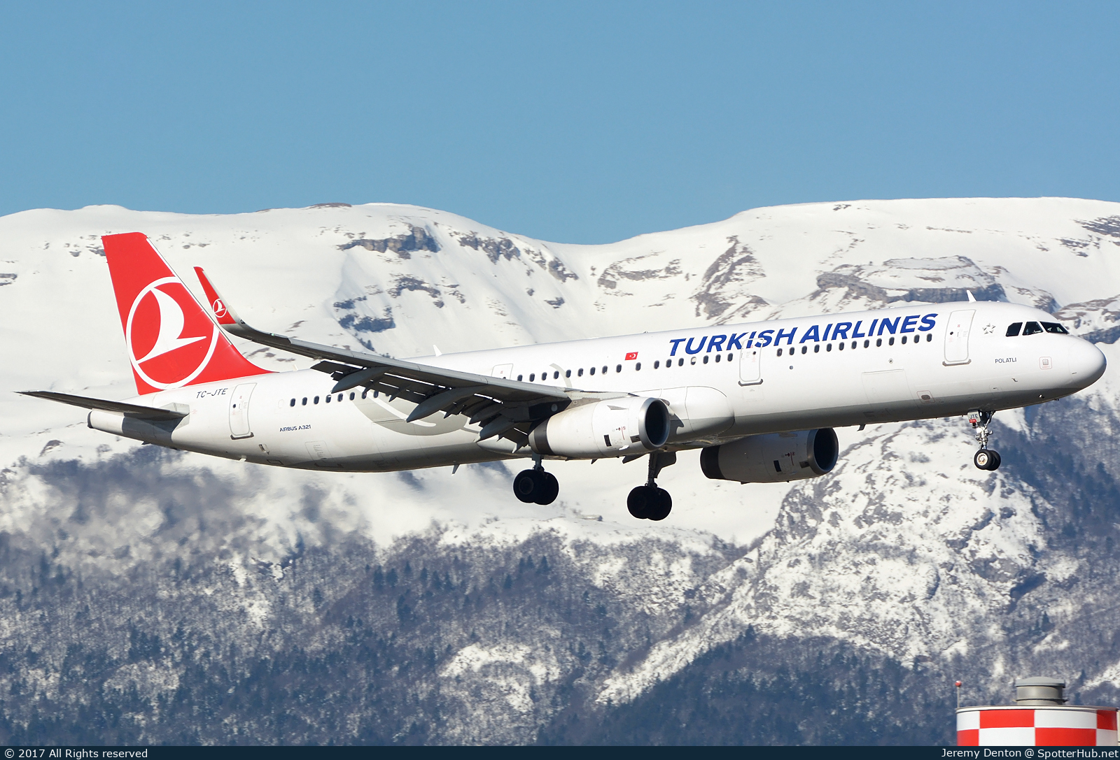 Photo of TC-JTE - Airbus A321-231 operated by Turkish Airlines