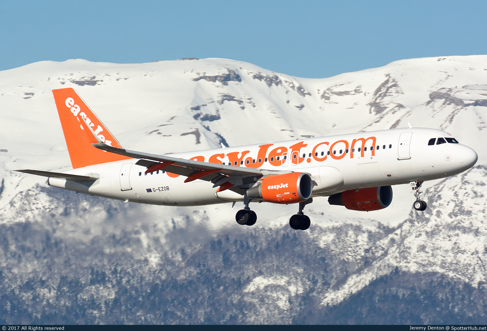 Photo of G-EZOB - Airbus A320-214 operated by easyJet