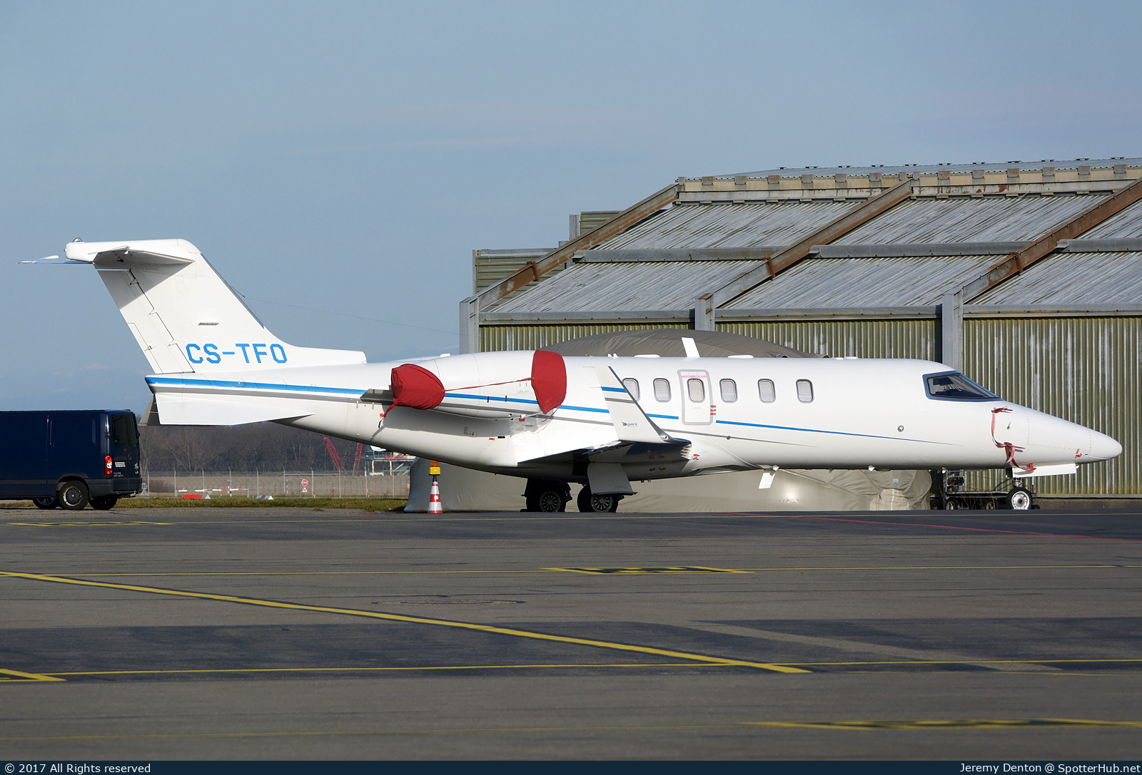Photo of CS-TFO - Bombardier Learjet 40 operated by Omni Aviation