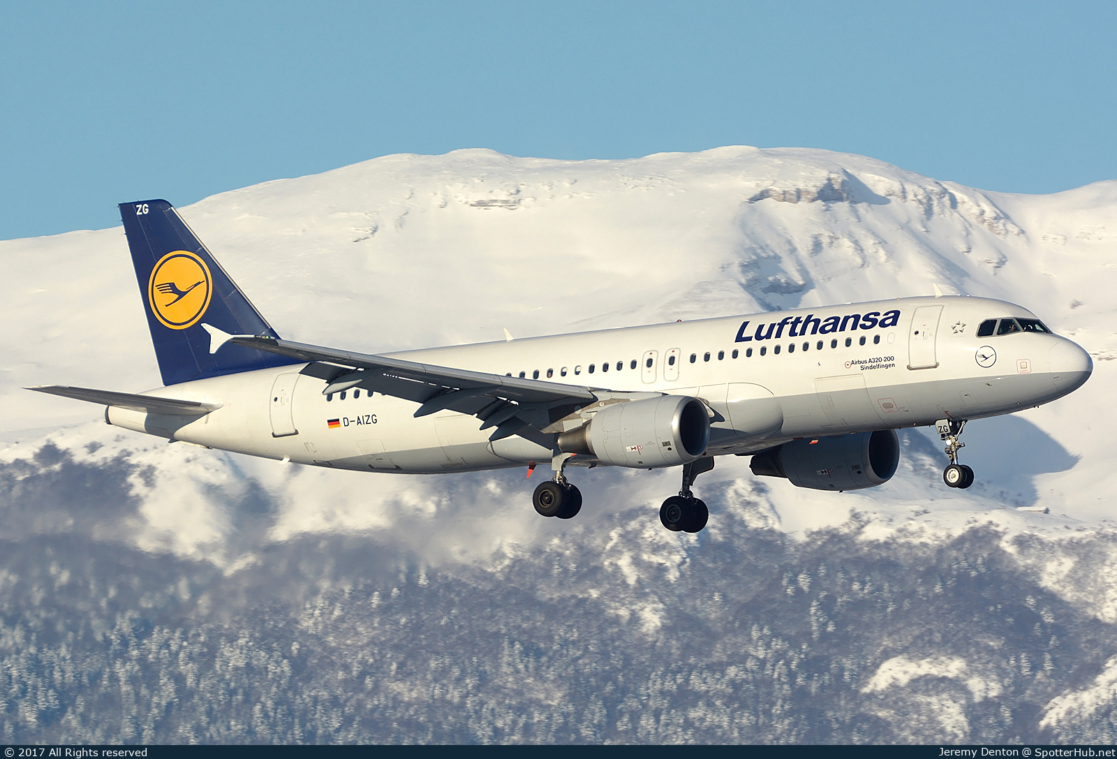 Photo of D-AIZG - Airbus A320-214 operated by Lufthansa
