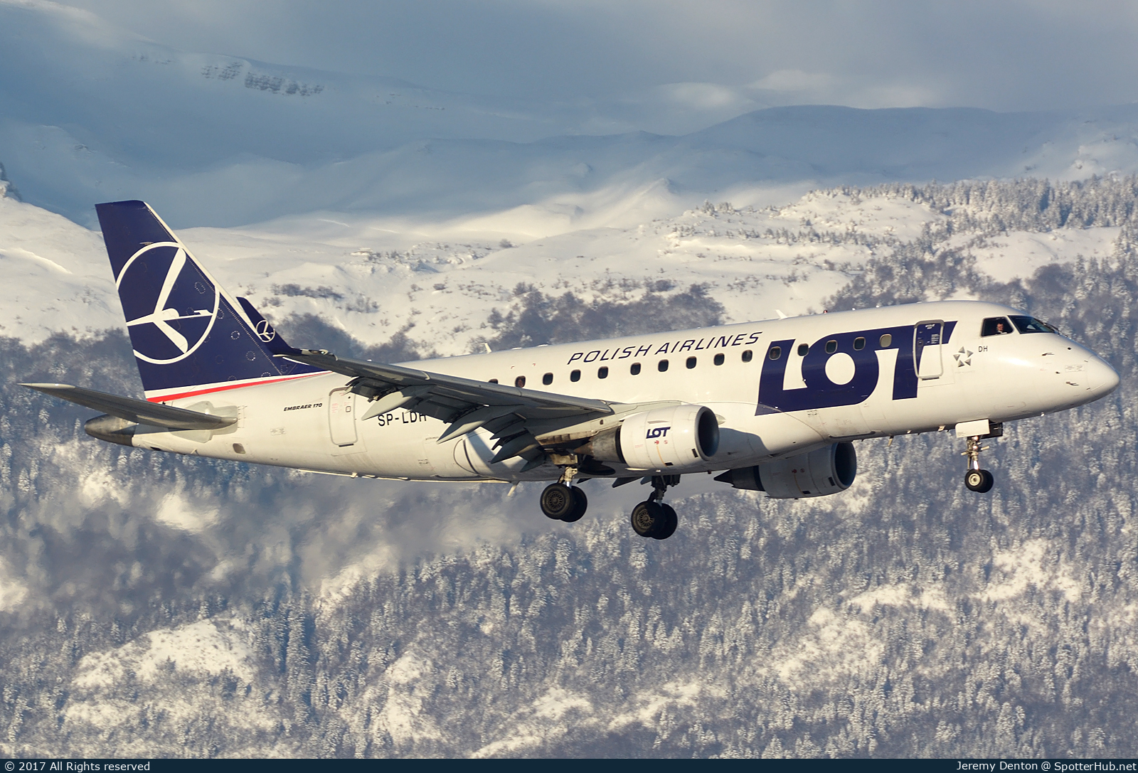 Photo of SP-LDH - Embraer ERJ-170LR operated by LOT Polish Airlines