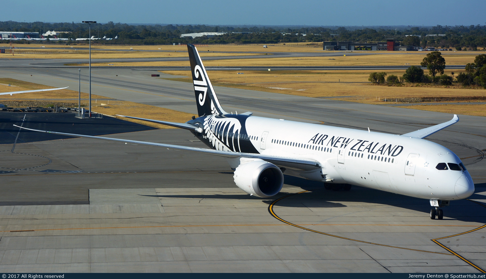 Photo of ZK-NZF - Boeing 787-9 Dreamliner operated by Air New Zealand