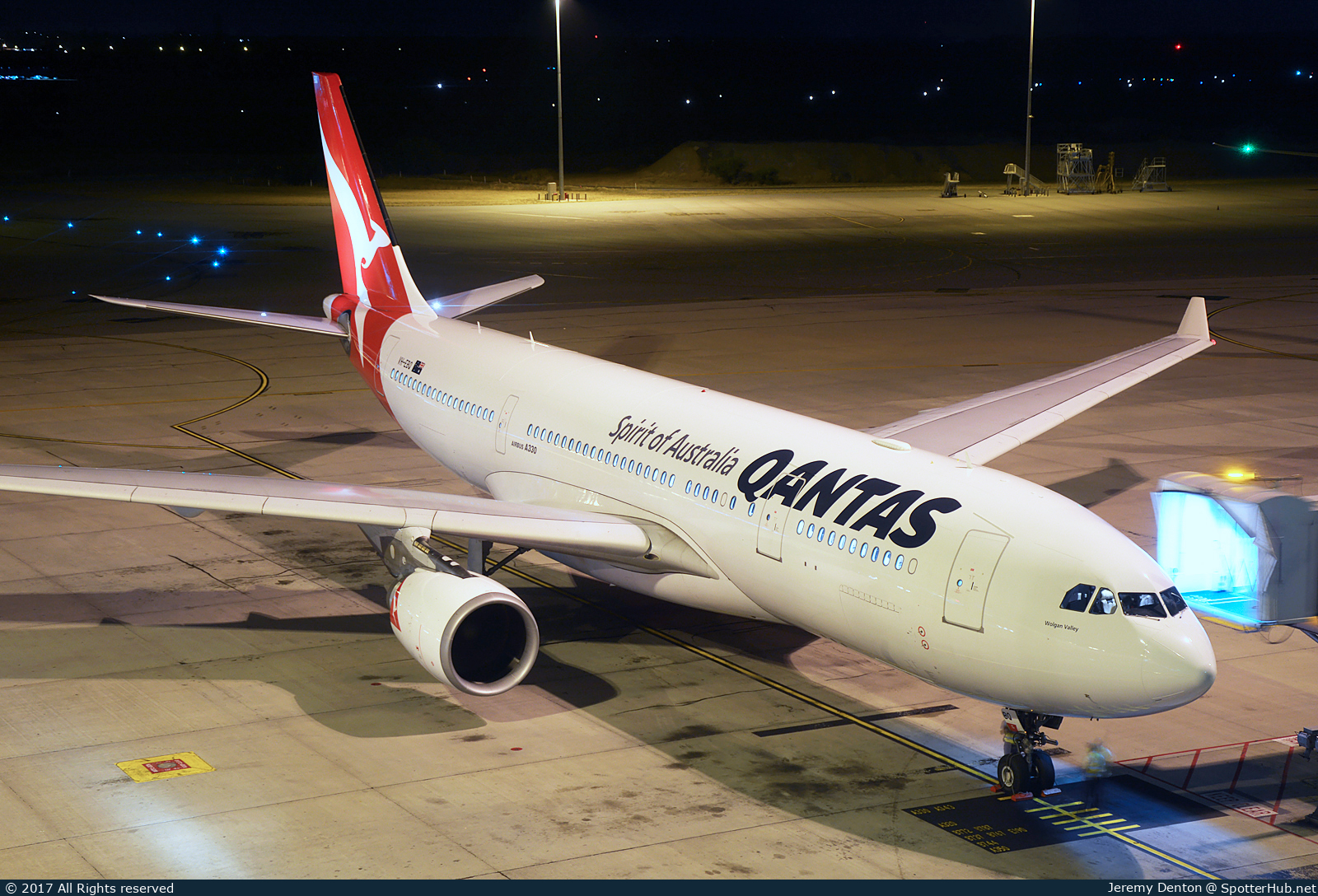 Photo of VH-EBQ - Airbus A330-202 operated by Qantas