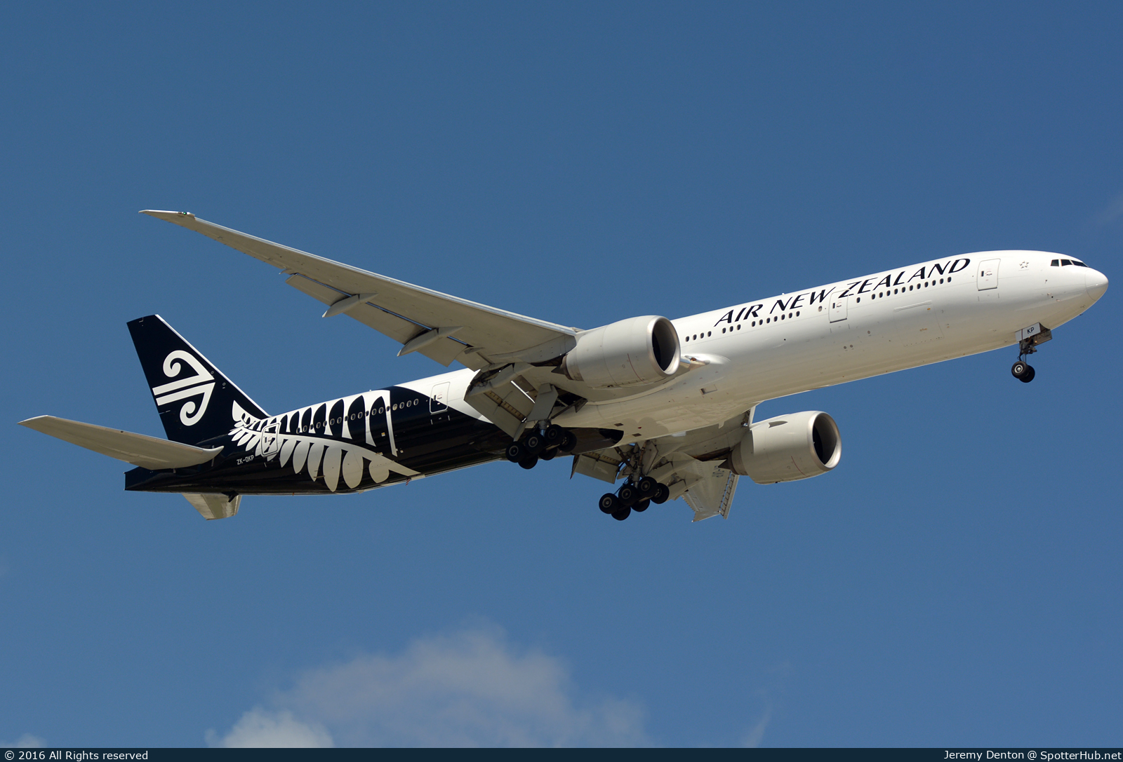 Photo of ZK-OKP - Boeing 777-319(ER) operated by Air New Zealand
