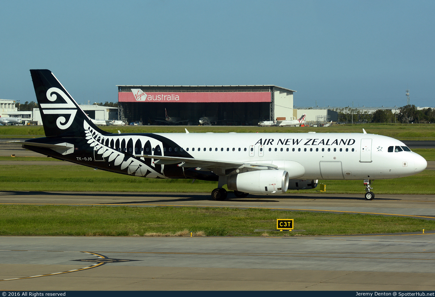 Photo of ZK-OJO - Airbus A320-232 operated by Air New Zealand