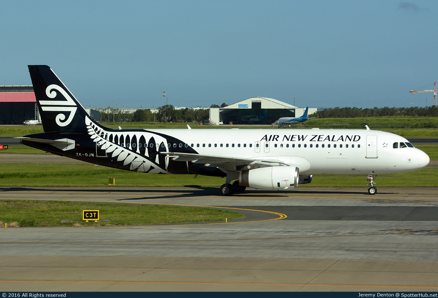 Photo of ZK-OJM - Airbus A320-232 operated by Air New Zealand