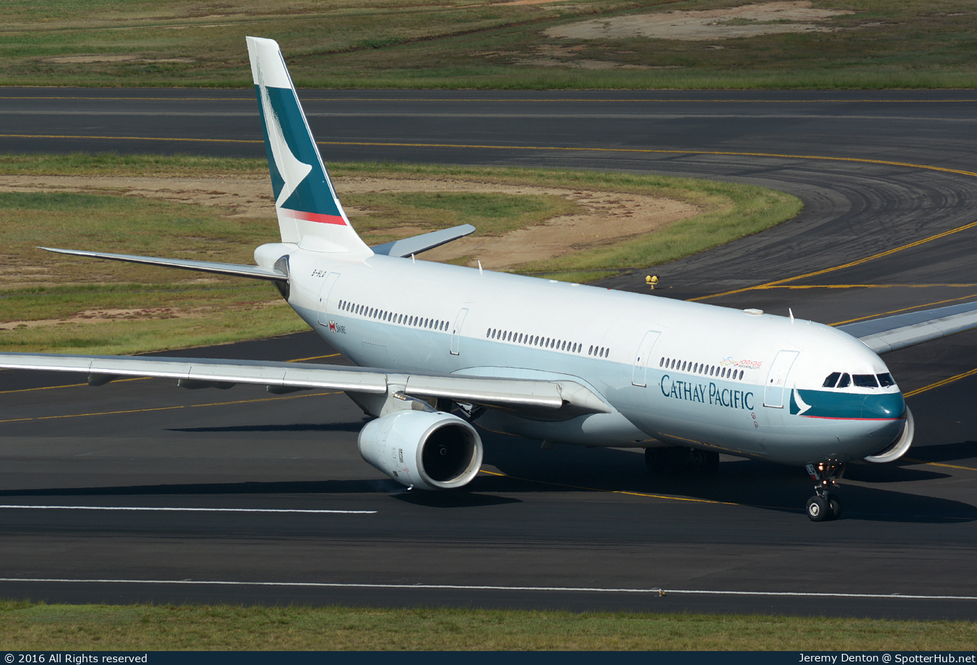 Photo of B-HLQ - Airbus A330-343 operated by Cathay Pacific Airways