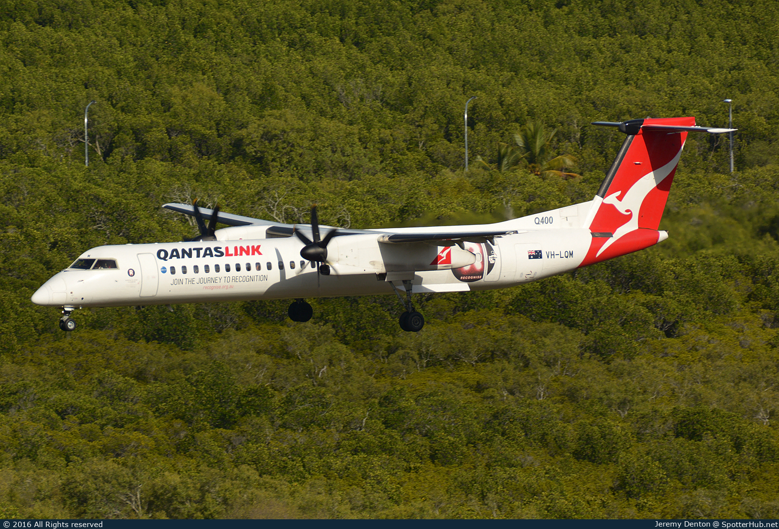 Photo of VH-LQM - Bombardier DHC-8-402 Dash 8 Q400 operated by QantasLink (opb Sunstate Airlines)