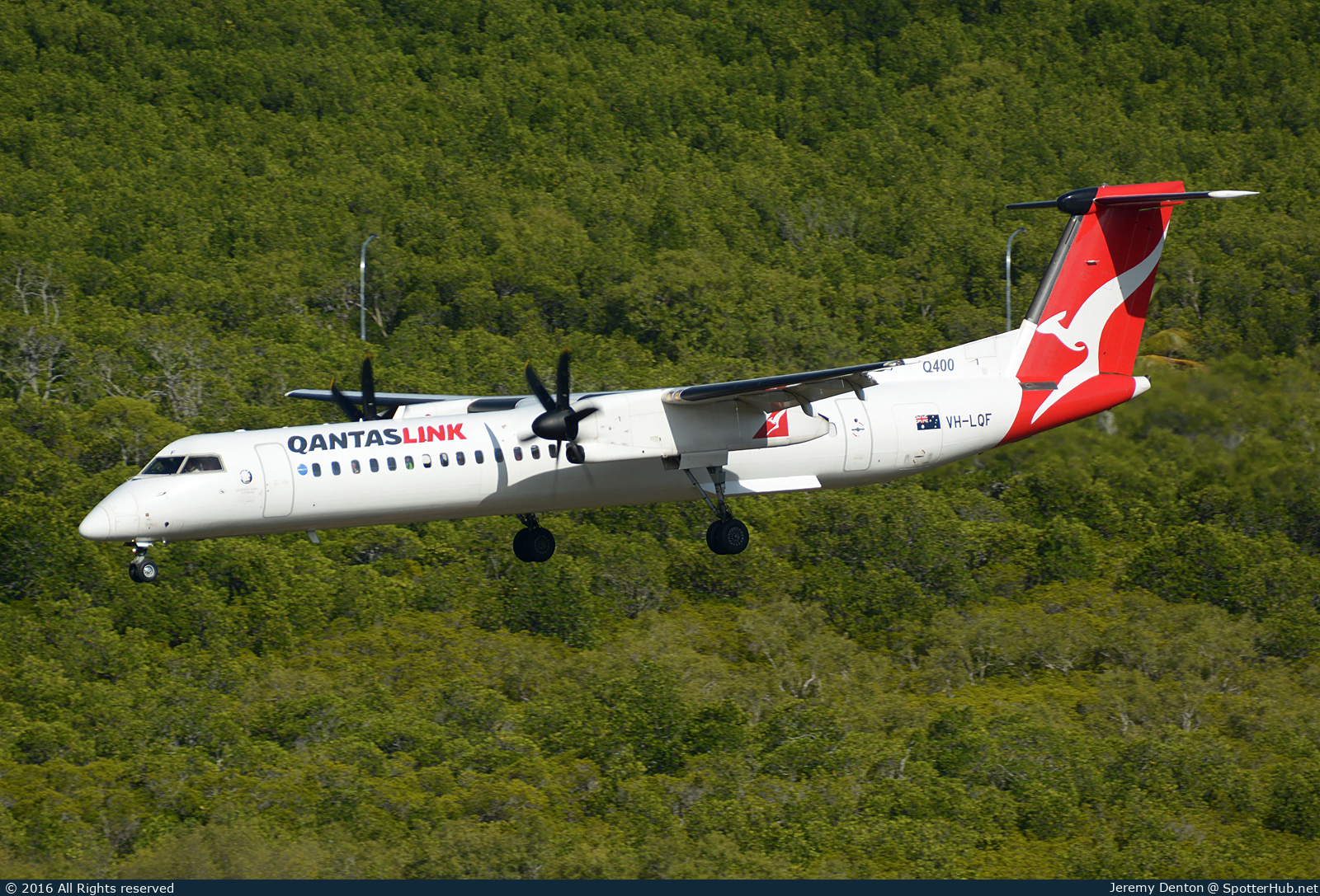 Photo of VH-LQF - Bombardier DHC-8-402 Dash 8 Q400 operated by QantasLink (opb Sunstate Airlines)