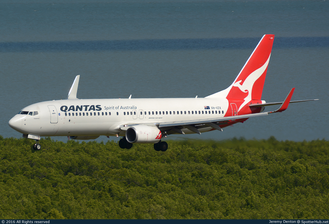 Photo of VH-VZX - Boeing 737-838 operated by Qantas