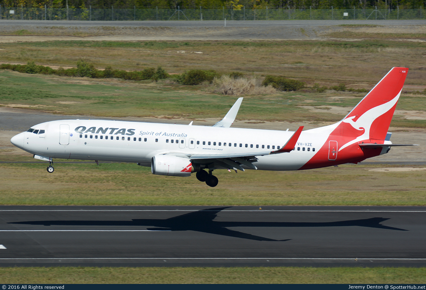 Photo of VH-VZE - Boeing 737-838 operated by Qantas