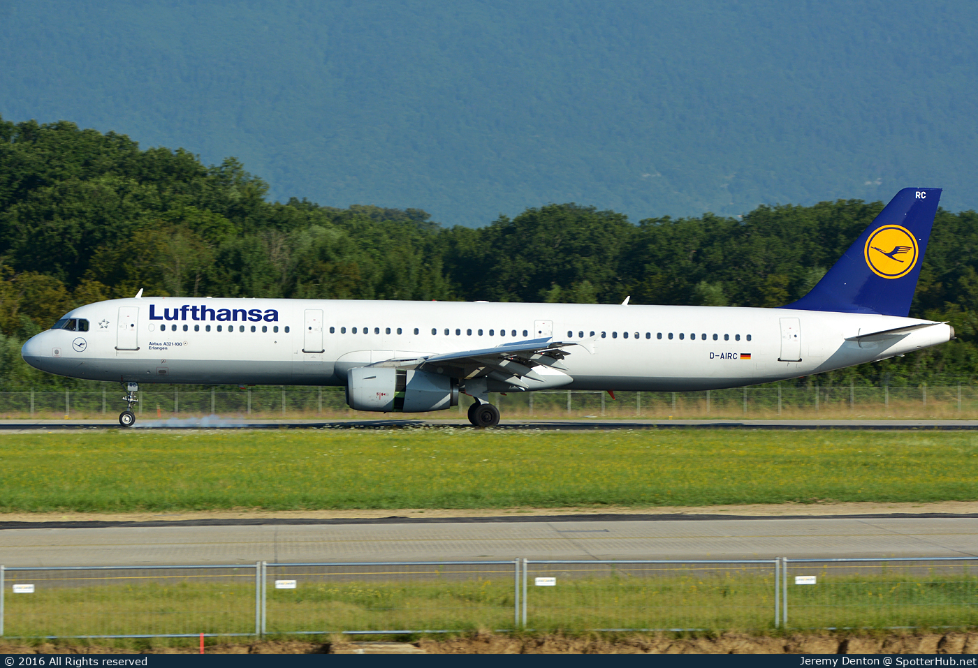 Photo of D-AIRC - Airbus A321-131 operated by Lufthansa