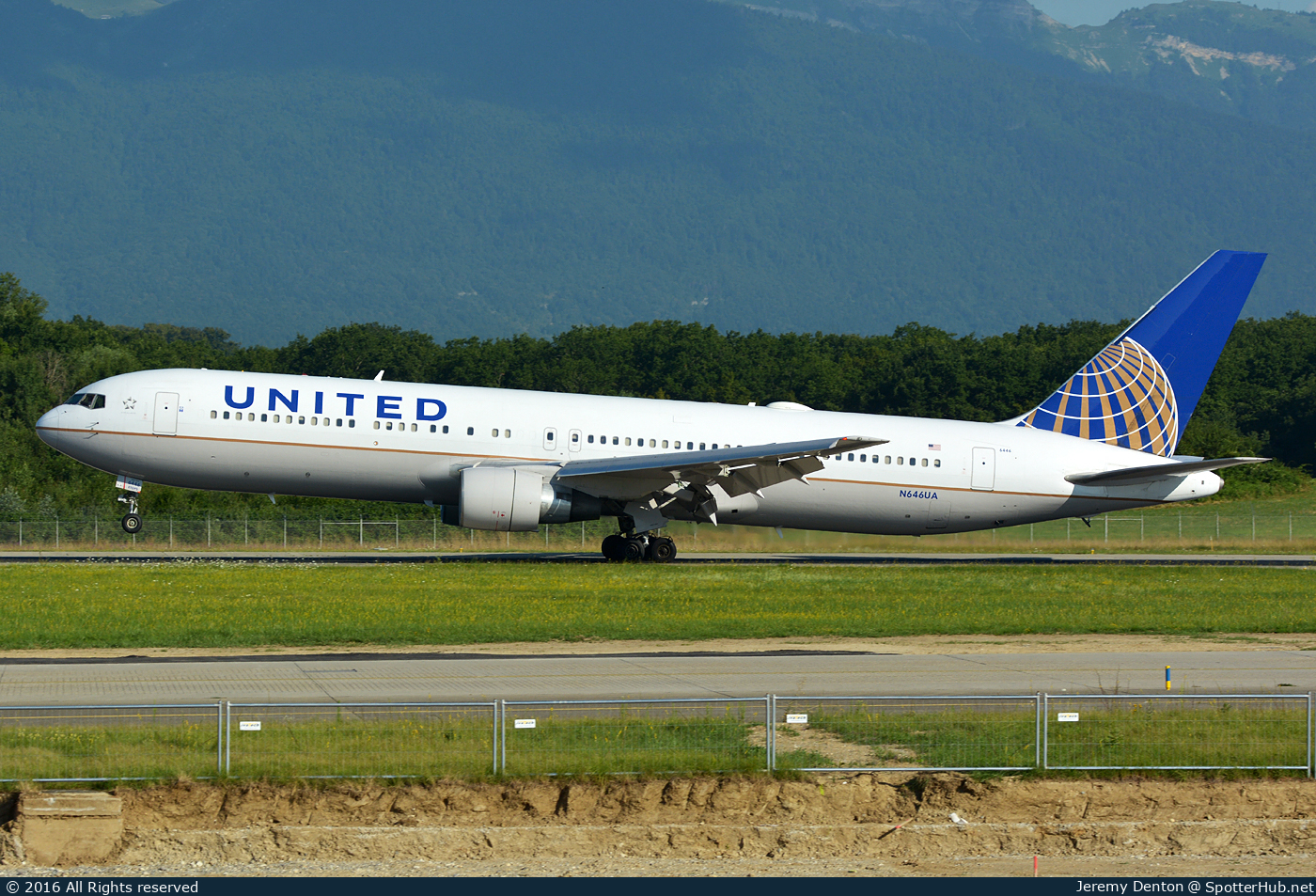Photo of N646UA - Boeing 767-322(ER) operated by United Airlines