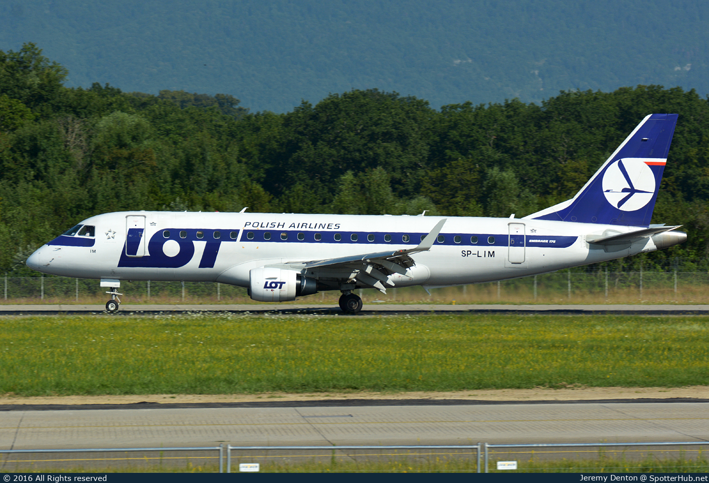 Photo of SP-LIM - Embraer ERJ-175LR operated by LOT Polish Airlines