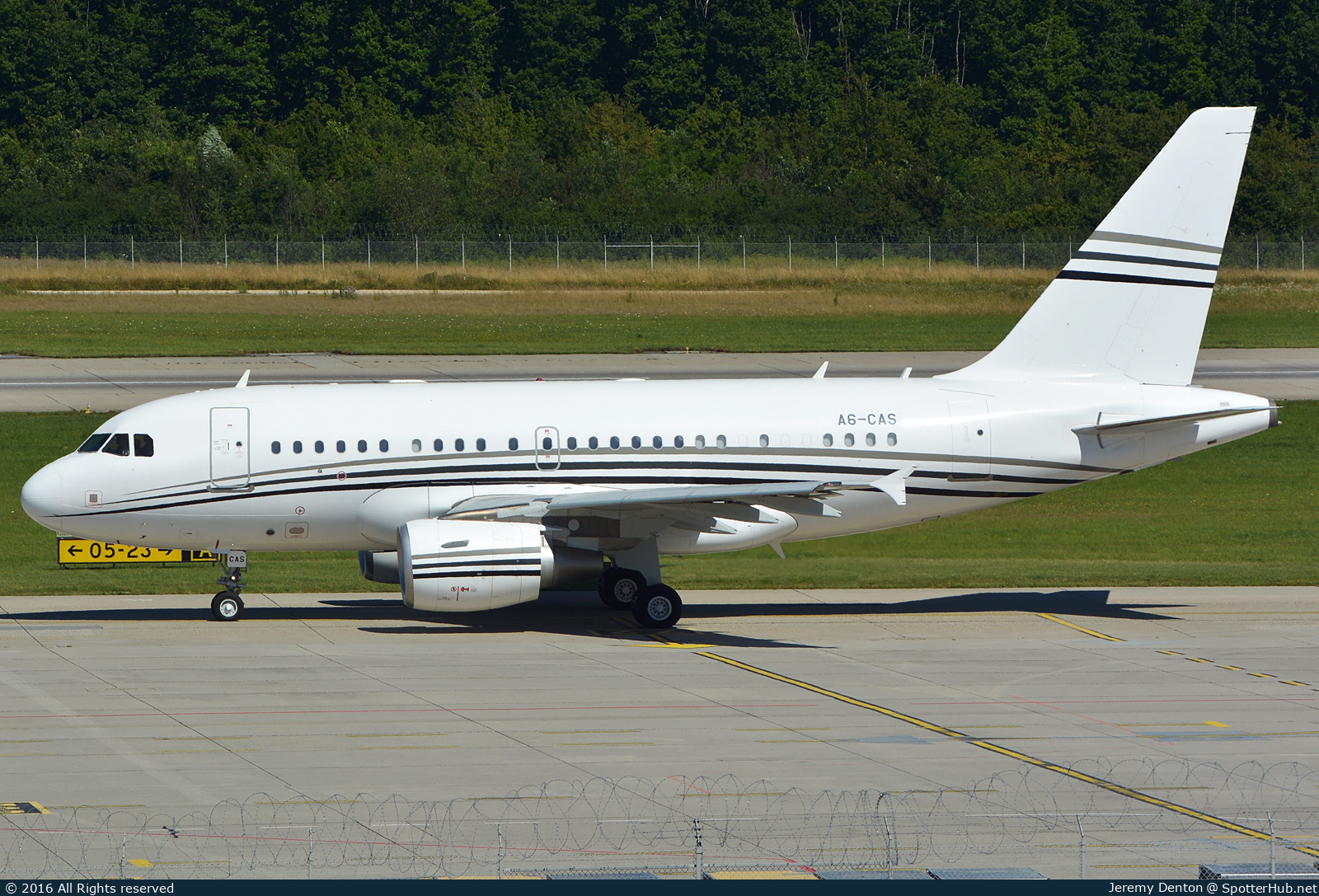 Photo of A6-CAS - Airbus A318-112(CJ) Elite operated by Constellation Aviation Services