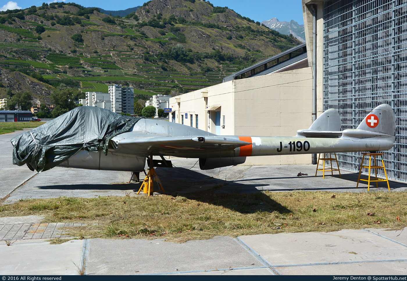 Photo of J-1190 - De Havilland DH-100 Vampire FB.6 operated by Swiss Air Force
