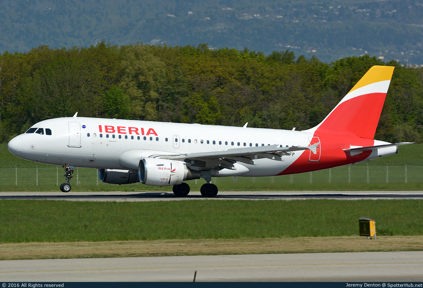 Photo of EC-MFP - Airbus A319-111 operated by Iberia
