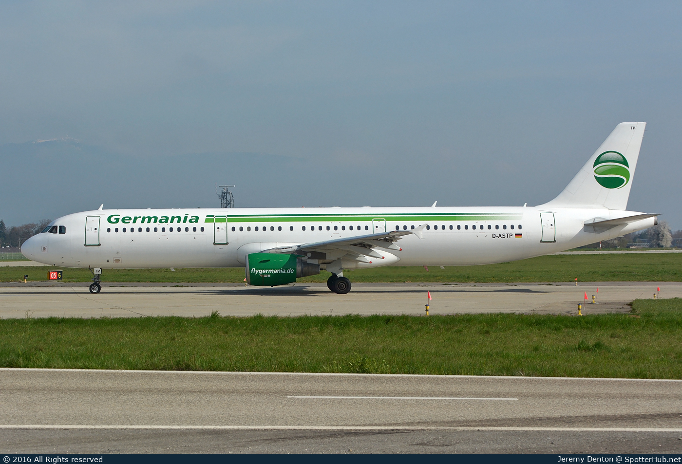 Photo of D-ASTP - Airbus A321-211 operated by Germania