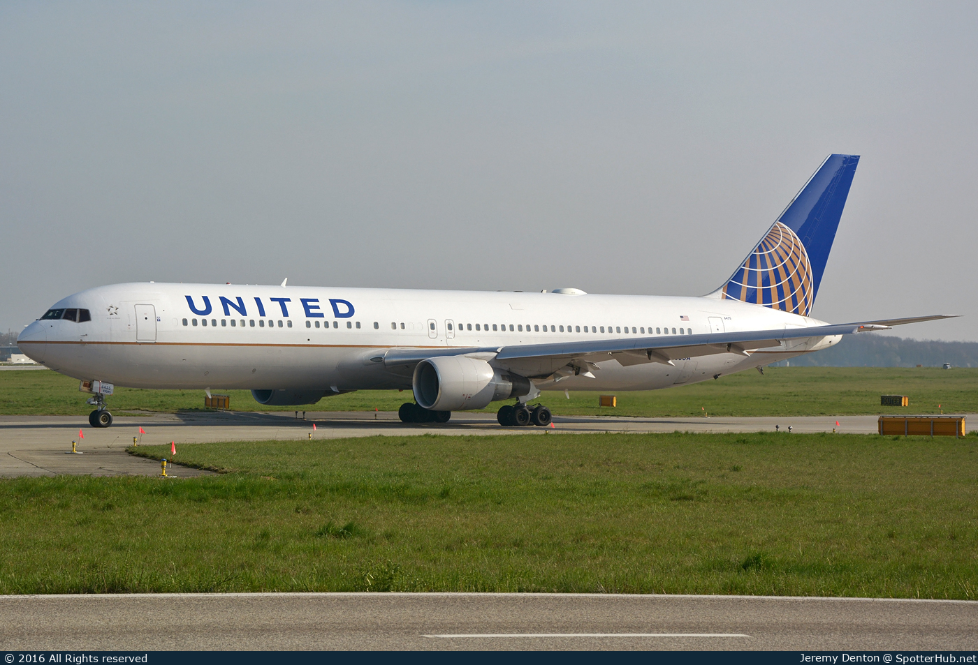 Photo of N655UA - Boeing 767-322(ER) operated by United Airlines
