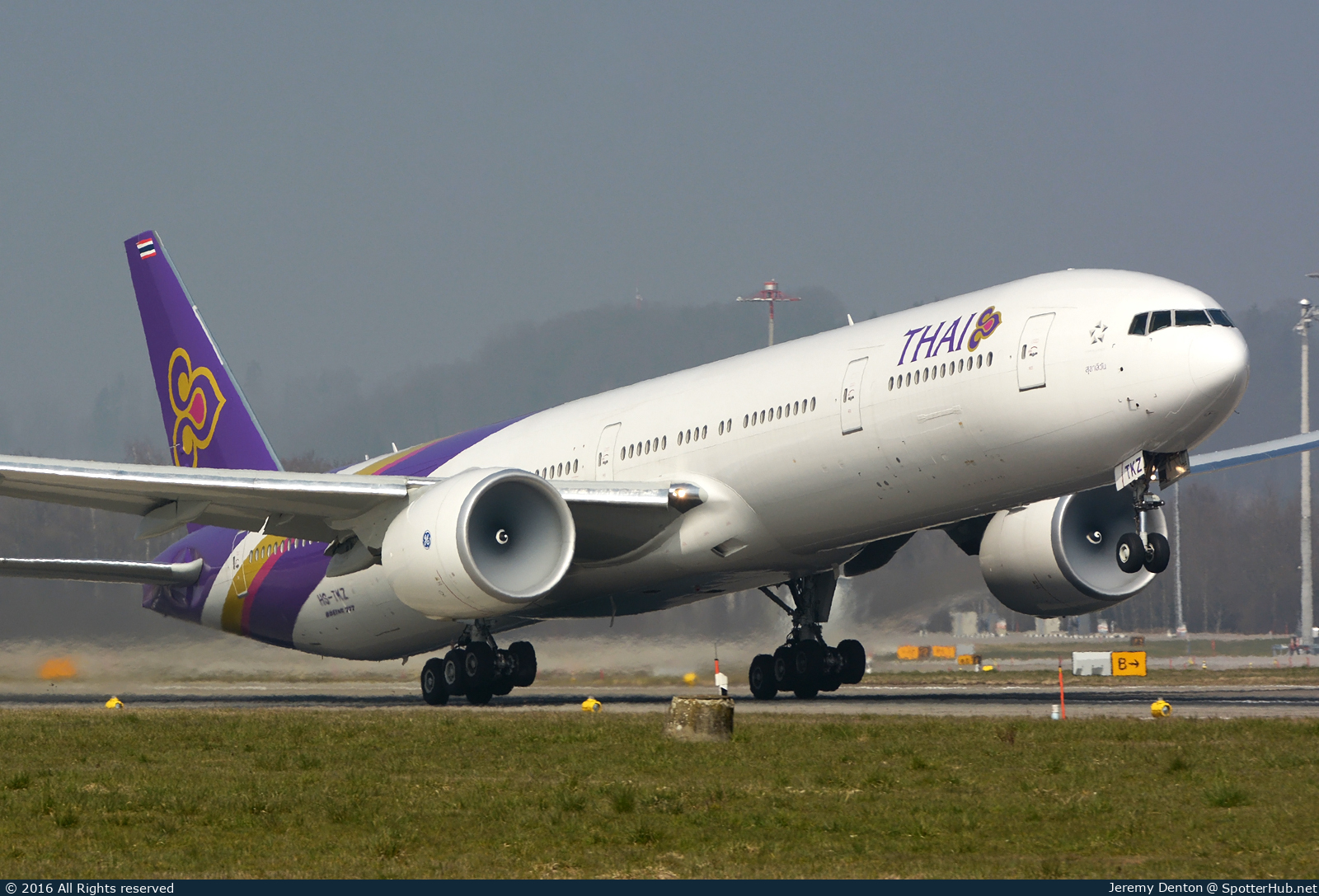 Photo of HS-TKZ - Boeing 777-3D7(ER) operated by Thai Airways International