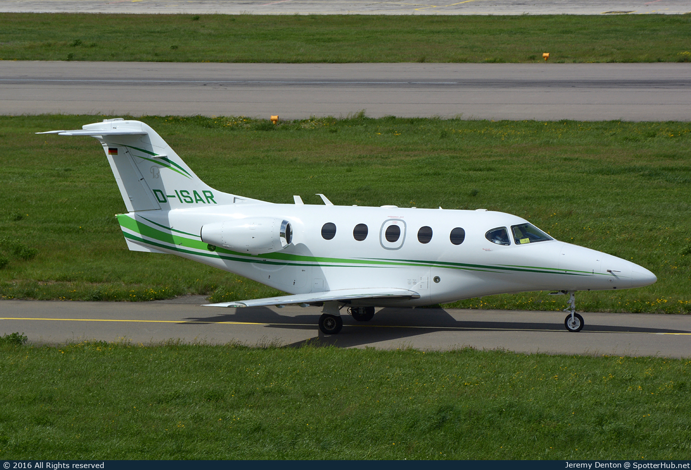 Photo of D-ISAR - Hawker Beechcraft 390 Premier I operated by EXXAero International