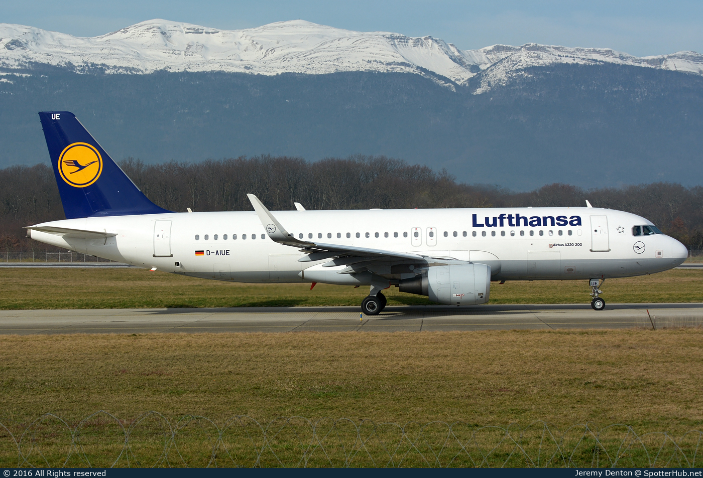 Photo of D-AIUE - Airbus A320-214 operated by Lufthansa