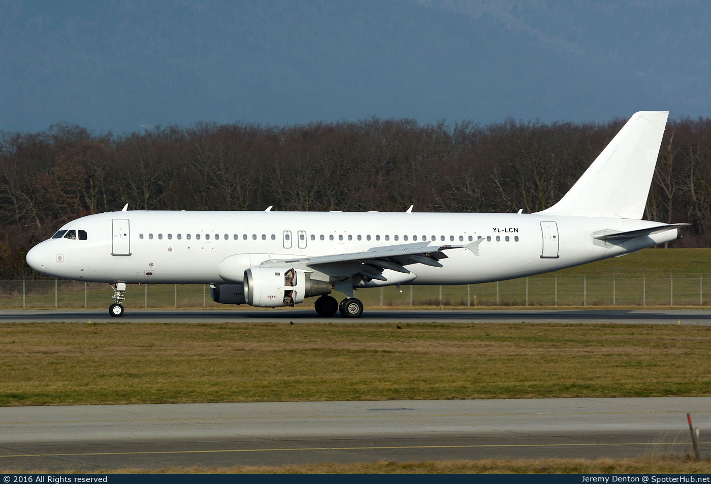 Photo of YL-LCN - Airbus A320-211 operated by SmartLynx Airlines