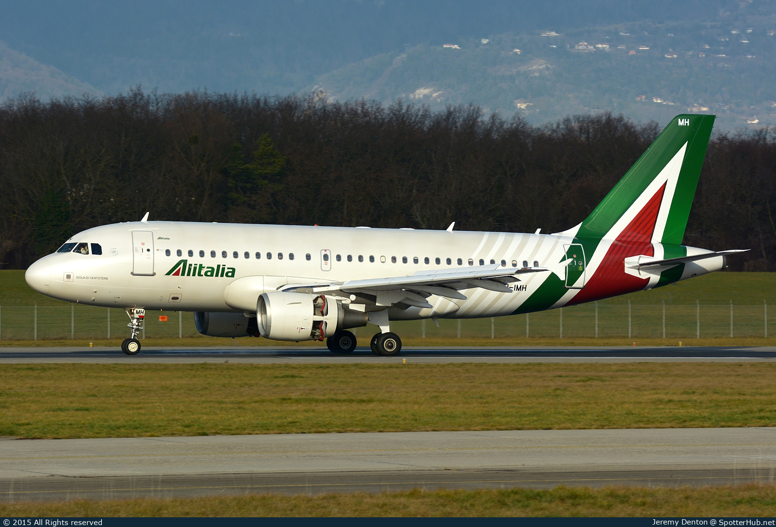 Photo of EI-IMH - Airbus A319-112 operated by Alitalia