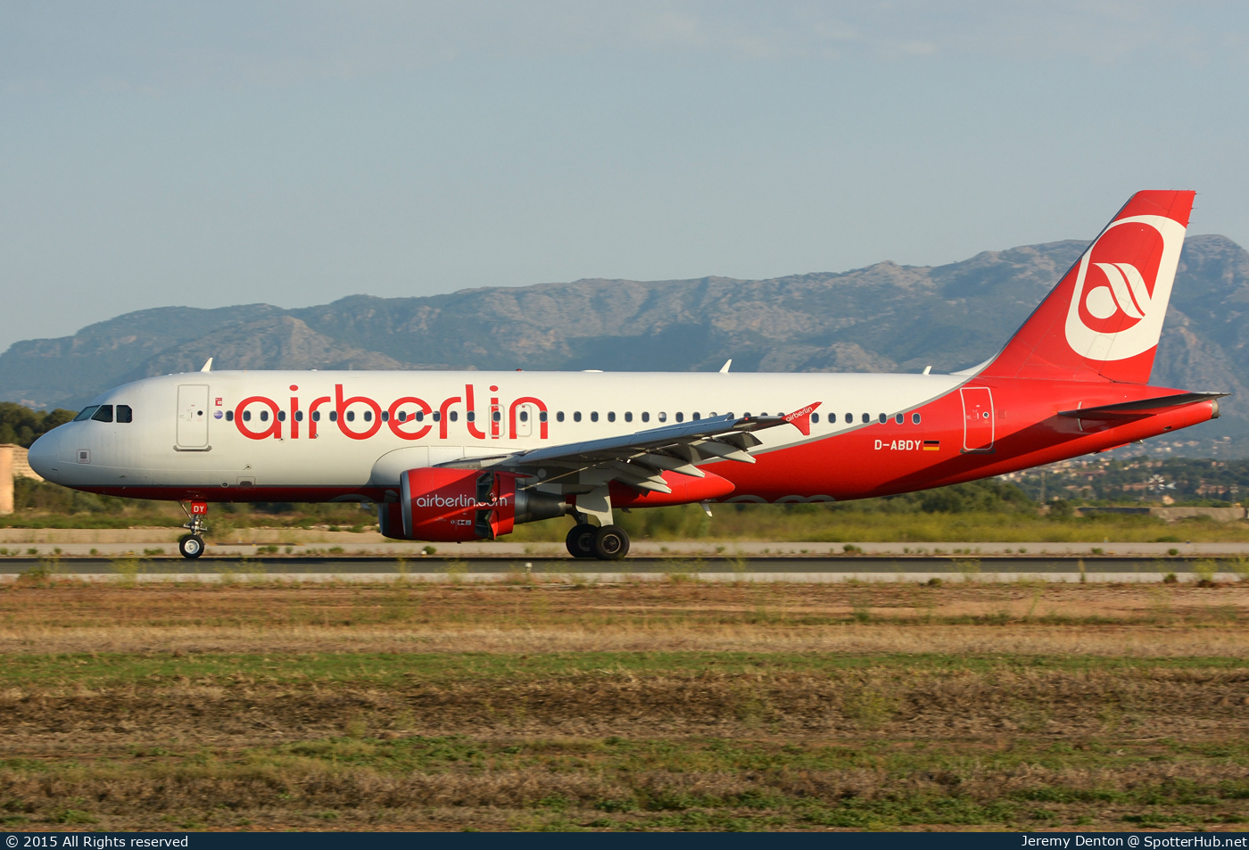 Photo of D-ABDY - Airbus A320-214 operated by Air Berlin