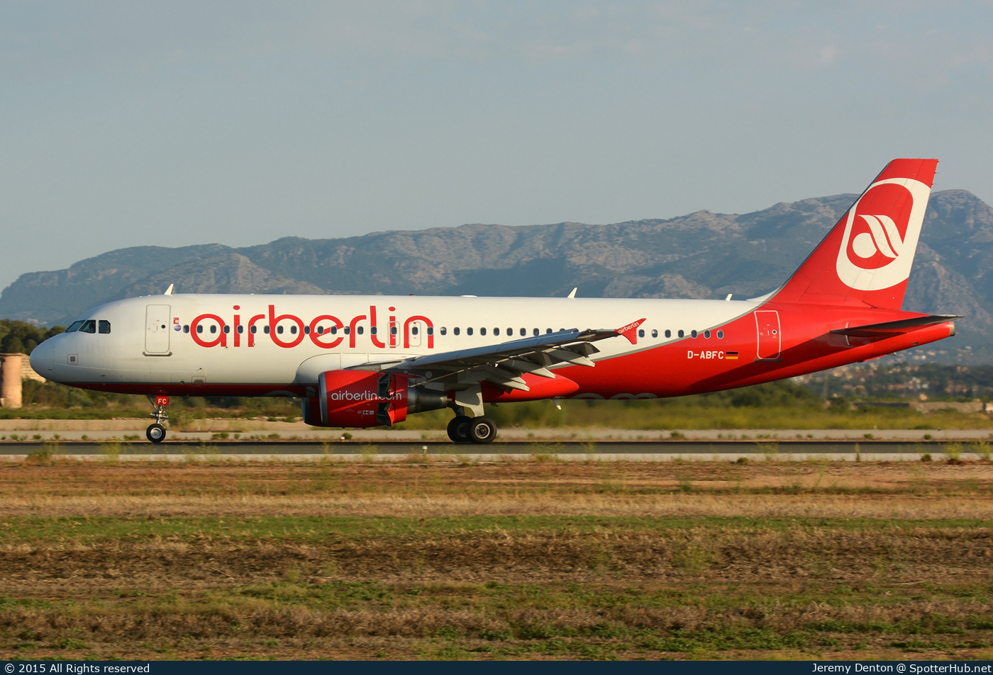 Photo of D-ABFC - Airbus A320-214 operated by Air Berlin