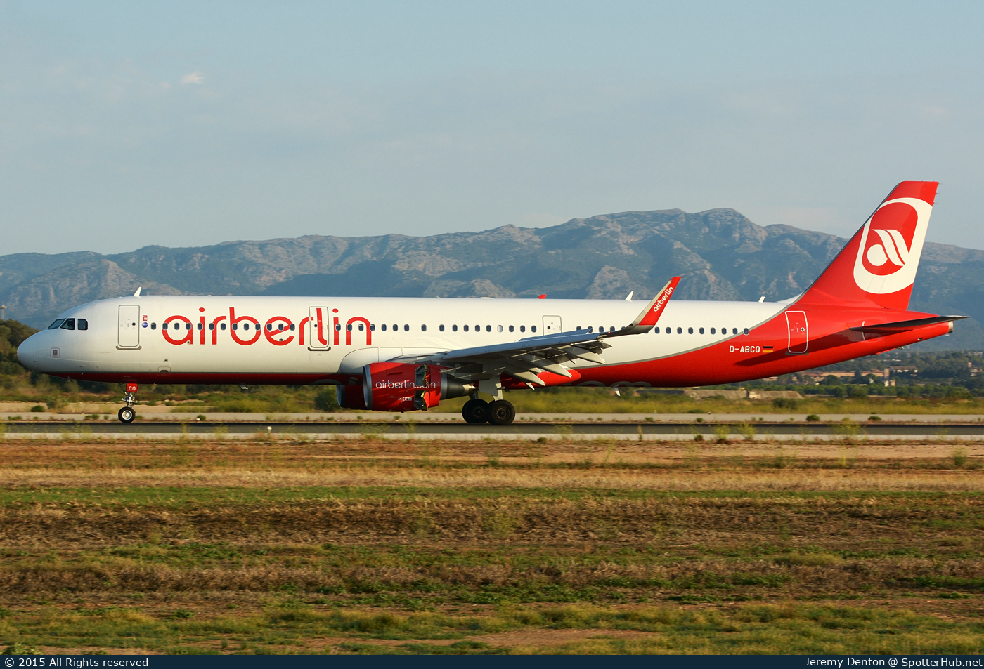 Photo of D-ABCQ - Airbus A321-211 operated by Air Berlin