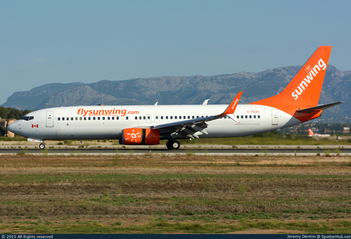 Photo of C-FEAK - Boeing 737-86Q operated by Sunwing Airlines