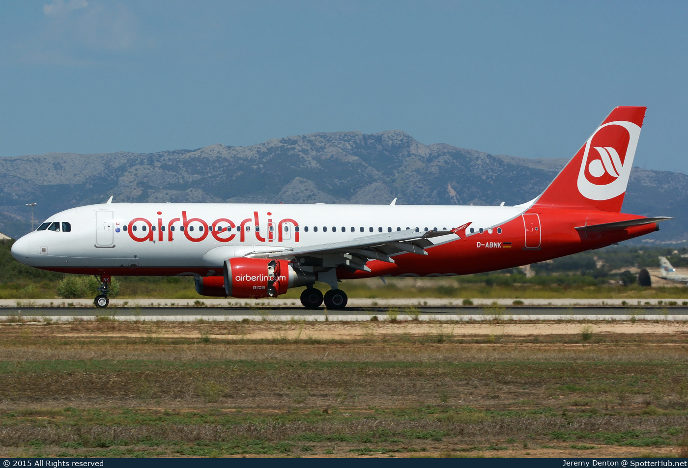 Photo of D-ABNK - Airbus A320-214 operated by Air Berlin