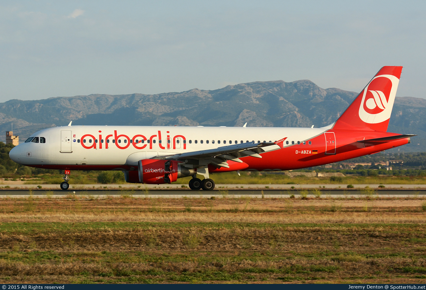 Photo of D-ABZA - Airbus A320-216 operated by Air Berlin