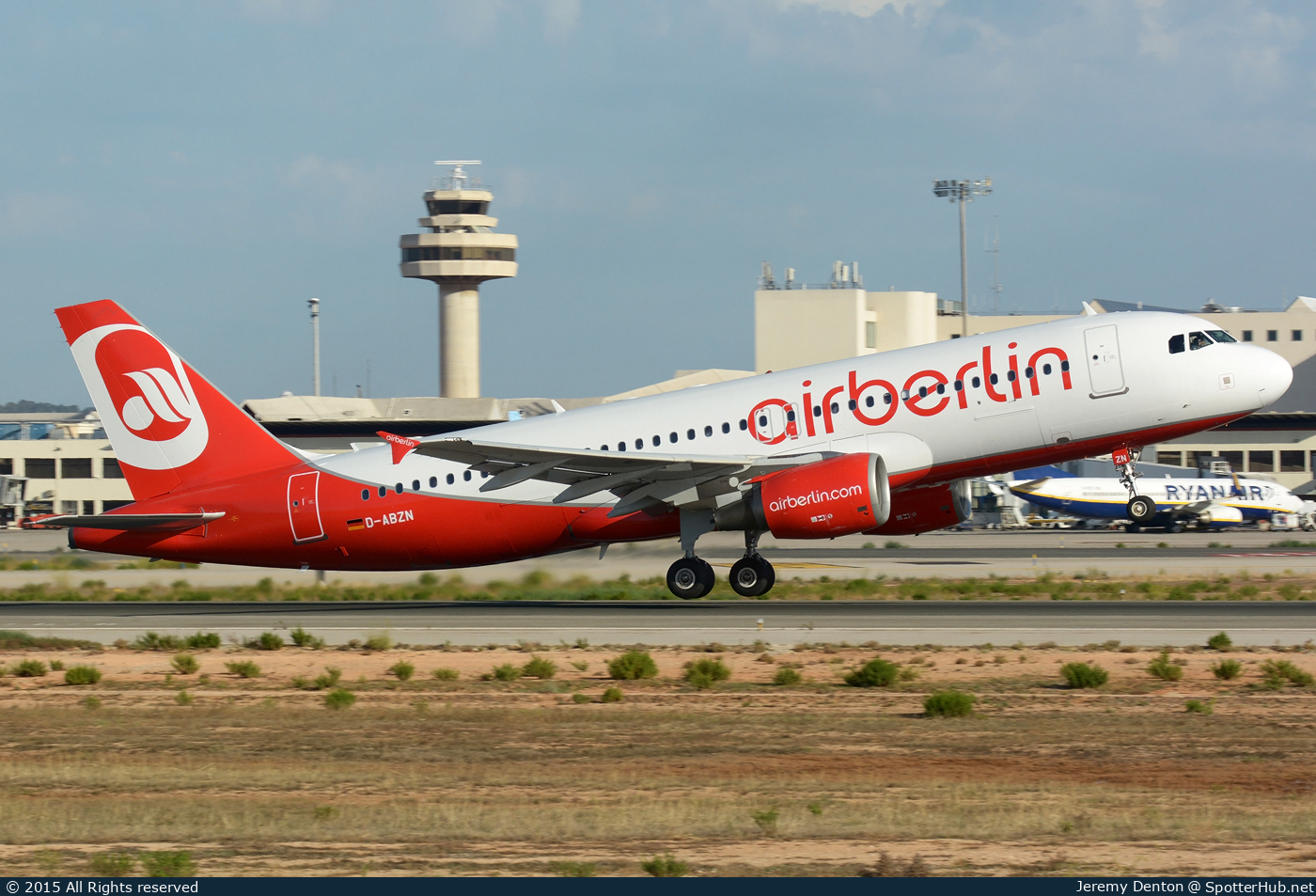 Photo of D-ABZN - Airbus A320-216 operated by Air Berlin