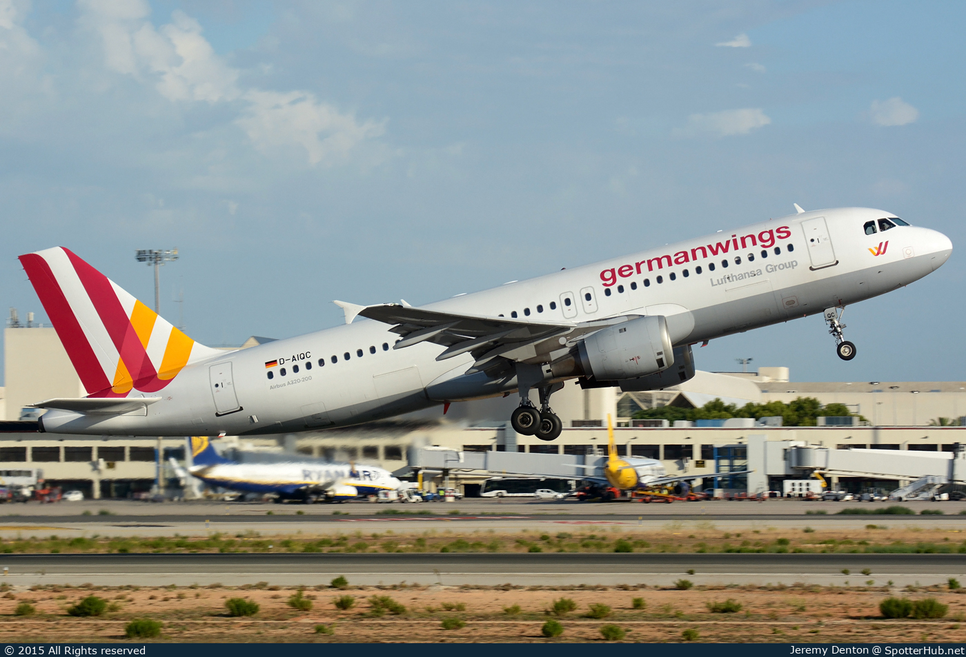 Photo of D-AIQC - Airbus A320-211 operated by Germanwings