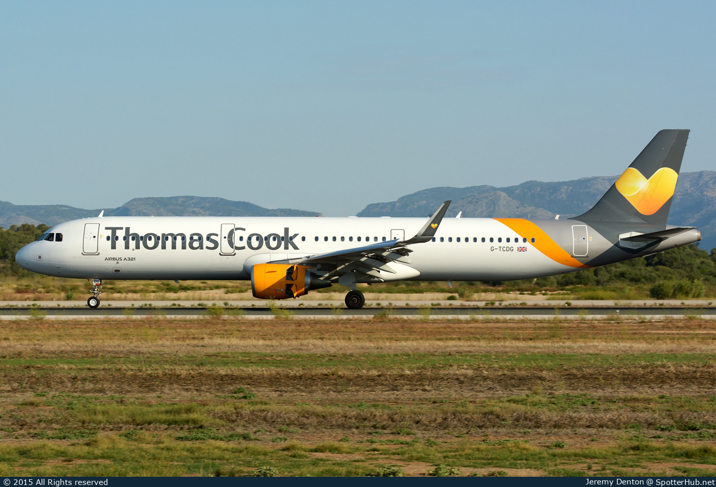 Photo of G-TCDG - Airbus A321-211 operated by Thomas Cook Airlines