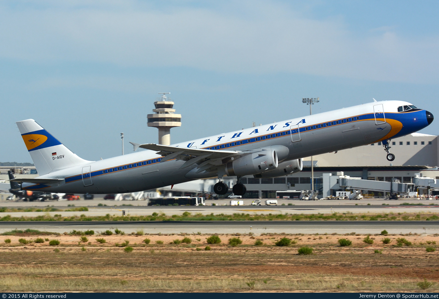 Photo of D-AIDV - Airbus A321-231 operated by Lufthansa