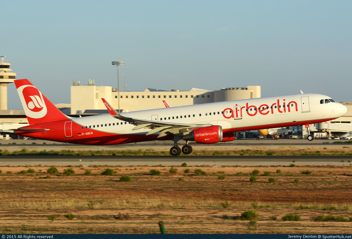 Photo of D-ABCN - Airbus A321-211 operated by Air Berlin