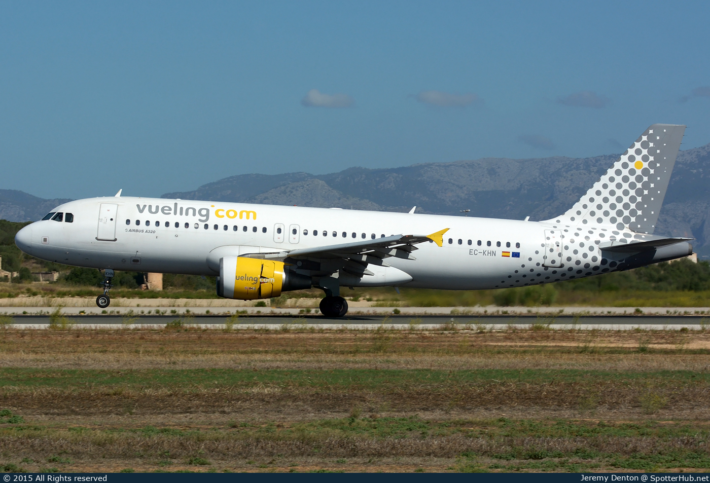 Photo of EC-KHN - Airbus A320-216 operated by Vueling