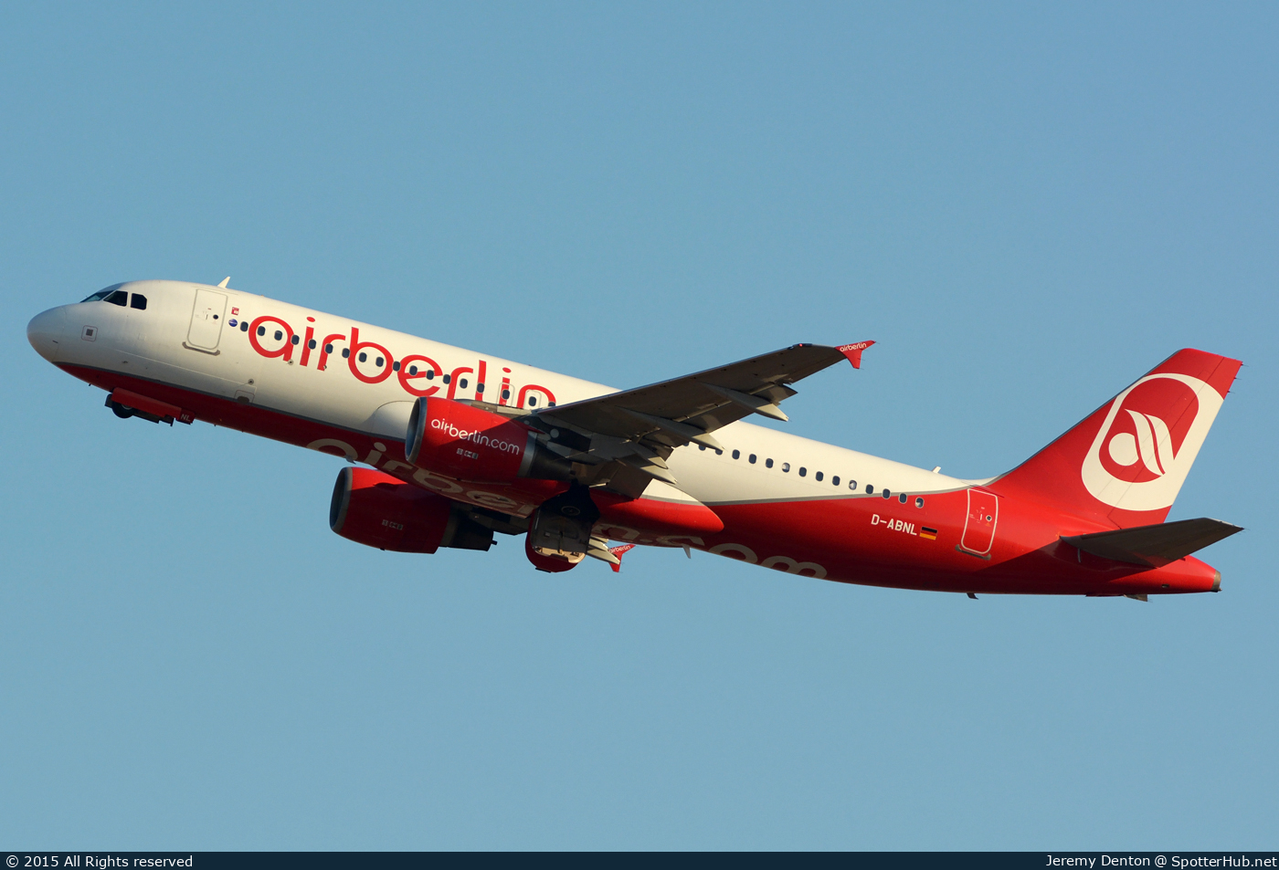 Photo of D-ABNL - Airbus A320-214 operated by Air Berlin