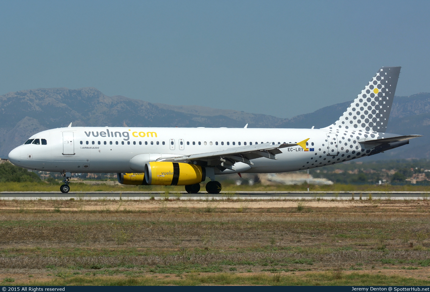 Photo of EC-LRY - Airbus A320-232 operated by Vueling