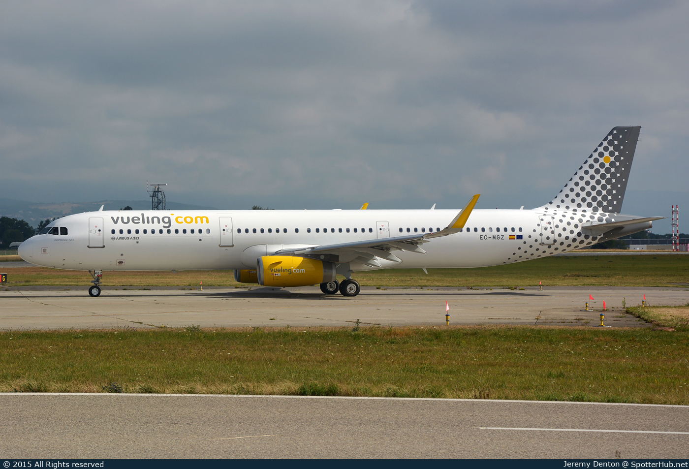 Photo of EC-MGZ - Airbus A321-231 operated by Vueling