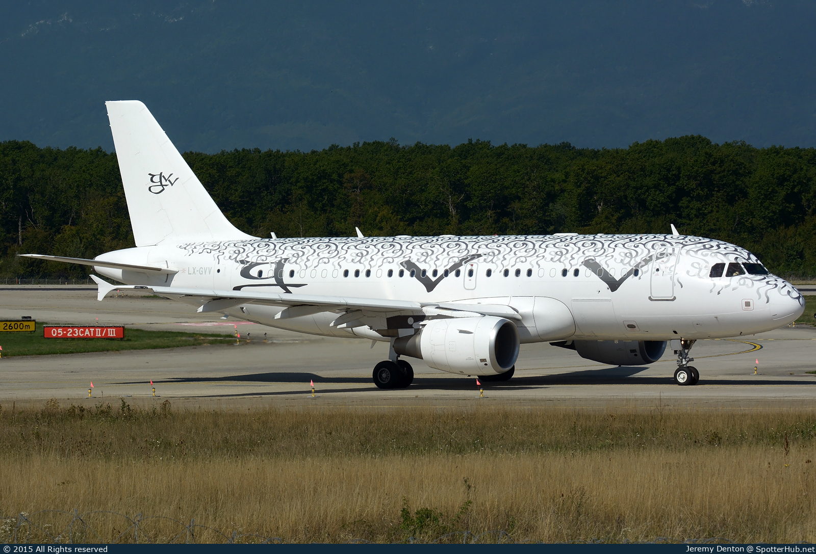 Photo of LX-GVV - Airbus A319-115(CJ) operated by Global Jet Luxembourg