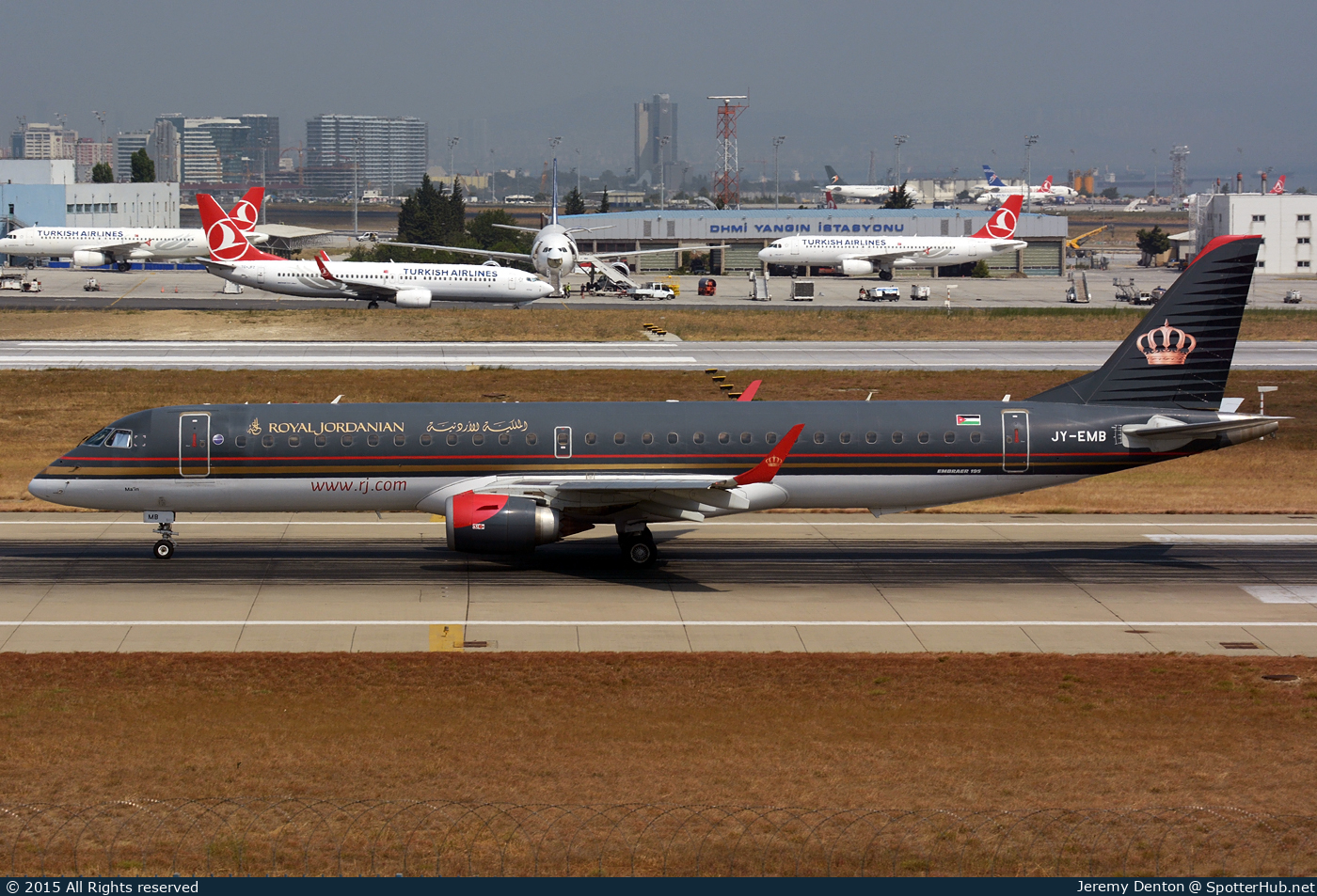Photo of JY-EMB - Embraer ERJ-195AR operated by Royal Jordanian Airlines