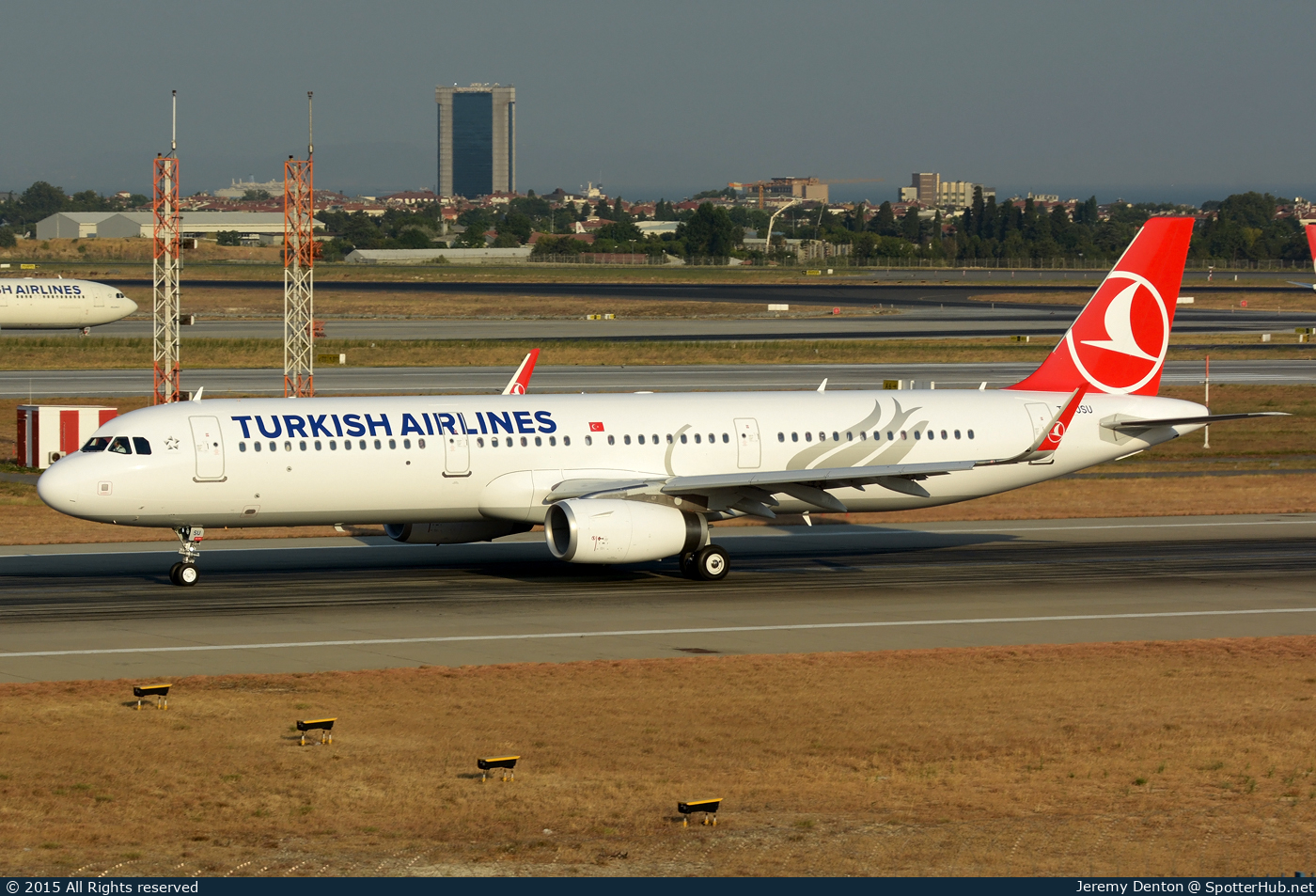 Photo of TC-JSU - Airbus A321-231 operated by Turkish Airlines