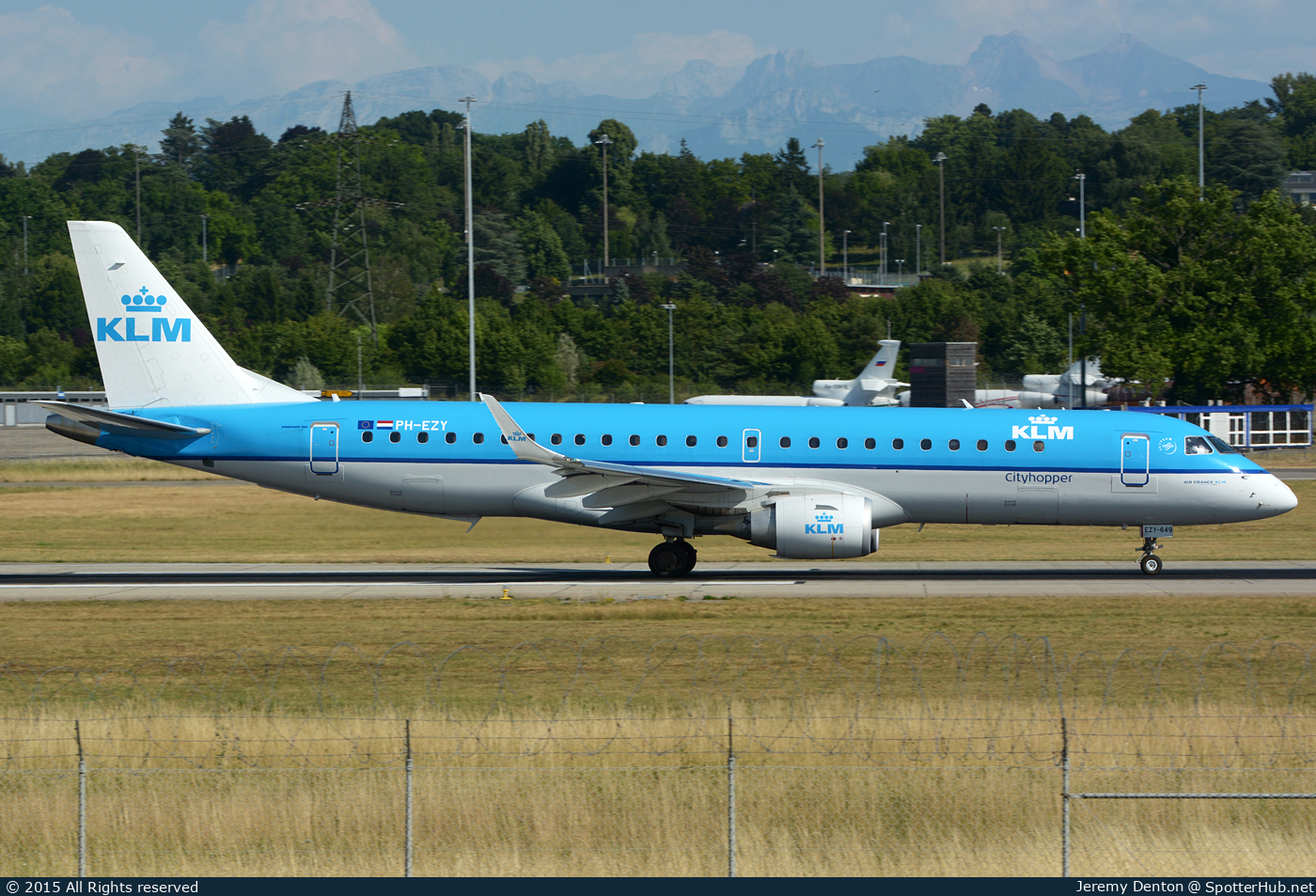 Photo of PH-EZY - Embraer ERJ-190STD operated by KLM Cityhopper